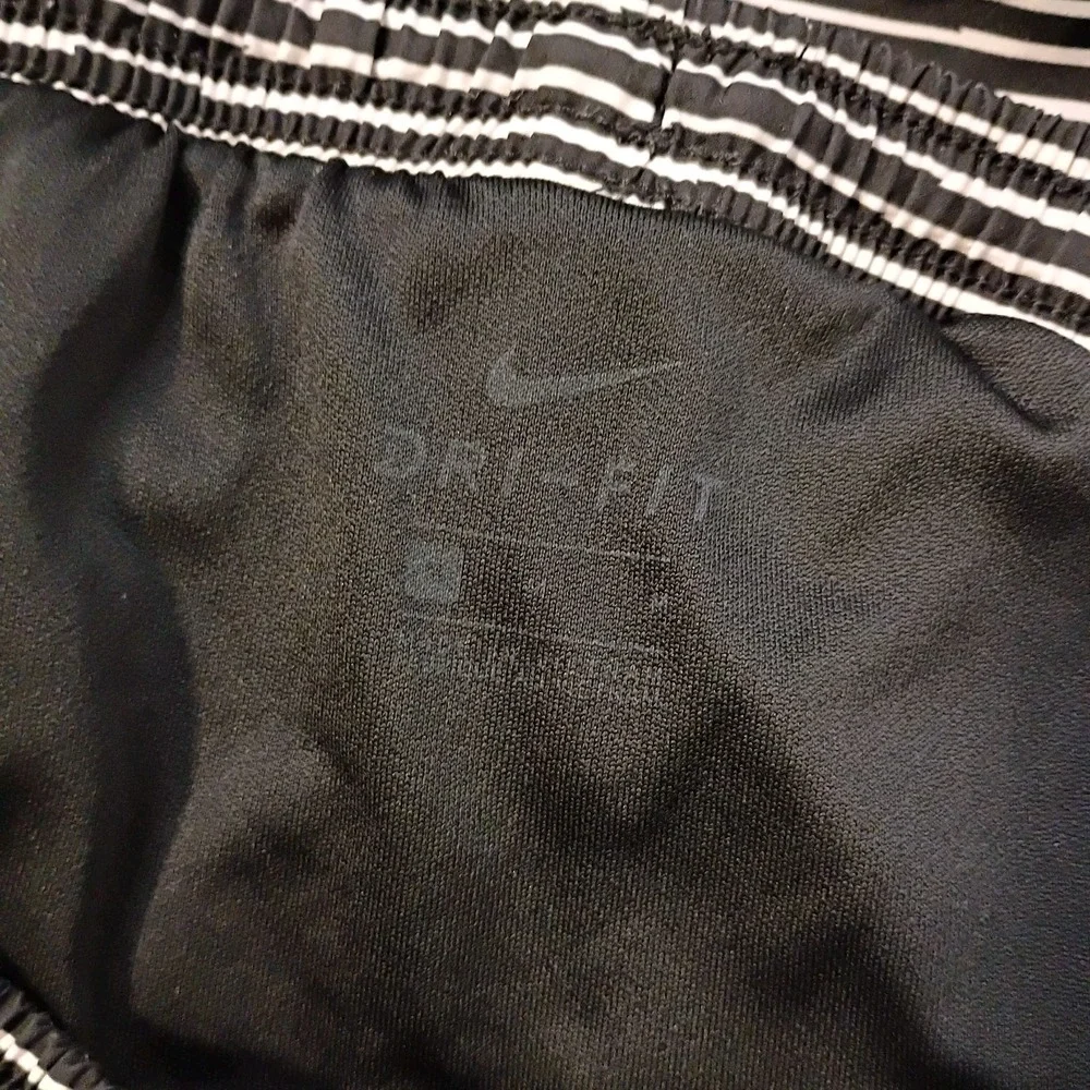 Nike Dry Element Running Challenger Shorts Mens Medium Black White Striped Brief